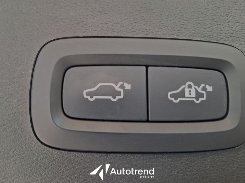 Volvo   T4 129+14 CV Recharge Plug-In Hybrid Inscription