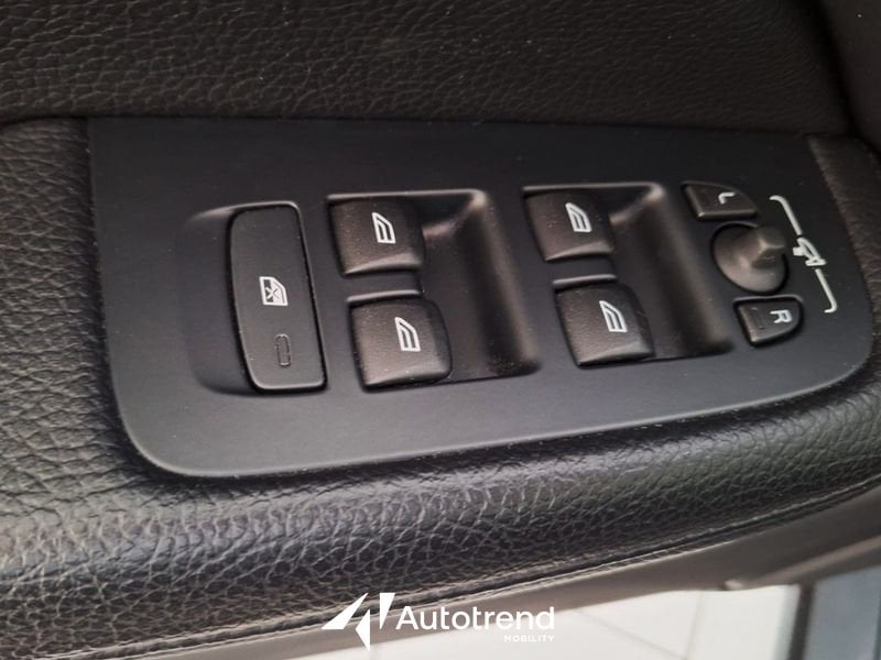 Volvo V60  B4 197+14 CV Mild Hybrid Diesel Automatica NAVI LED Momentum Business
