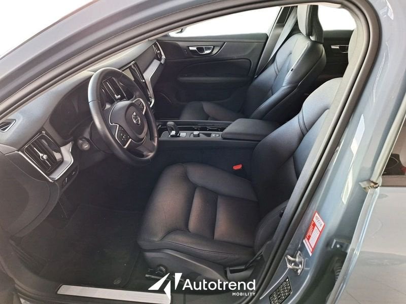 Volvo V60  B4 197+14 CV Mild Hybrid Diesel Automatica NAVI LED Momentum Business