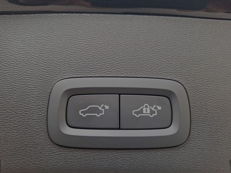 Volvo XC40  B3 163+14 CV Automatico LED Core