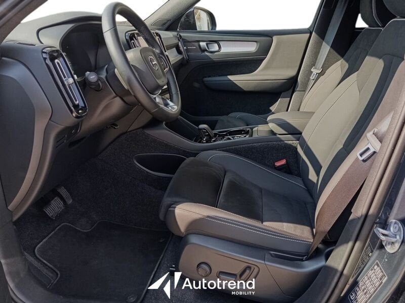 Volvo XC40  B3 163+14 CV Automatico TETTO LED Ultra Black Edition