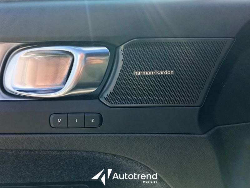Volvo XC40  B3 163+14 CV Automatico TETTO LED Ultra Black Edition