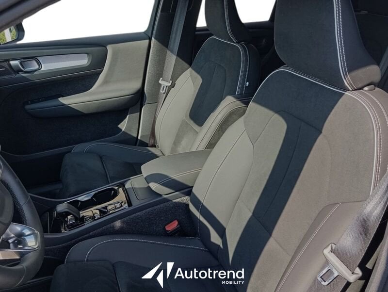 Volvo XC40  B3 163+14 CV Automatico TETTO LED Ultra Black Edition