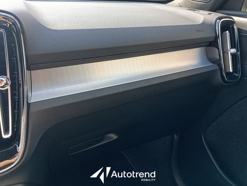 Volvo XC40  B3 163+14 CV Automatico TETTO LED Ultra Black Edition