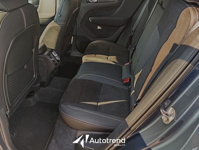 Volvo XC40  B3 163+14 CV Automatico TETTO LED Ultra Black Edition