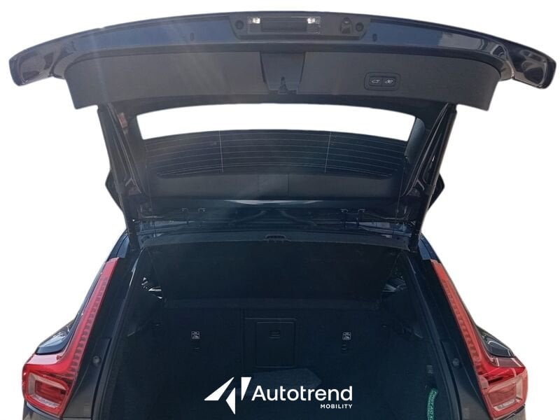 Volvo XC40  B3 163+14 CV Automatico TETTO LED Ultra Black Edition
