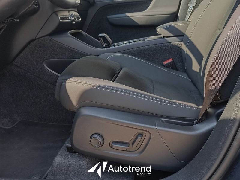 Volvo XC40  B3 163+14 CV Automatico TETTO LED Ultra Black Edition