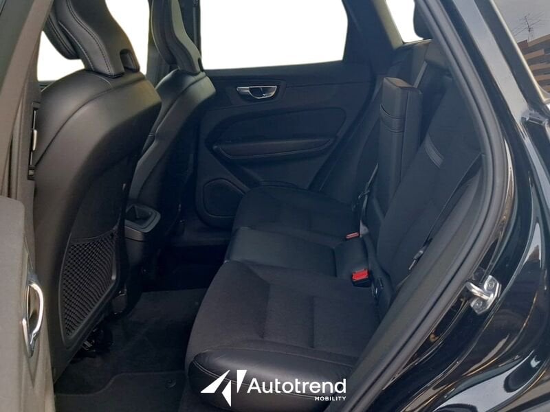 Volvo XC60  B4 197+14 CV AWD Mild Hybrid Diesel Automatico Momentum Pro
