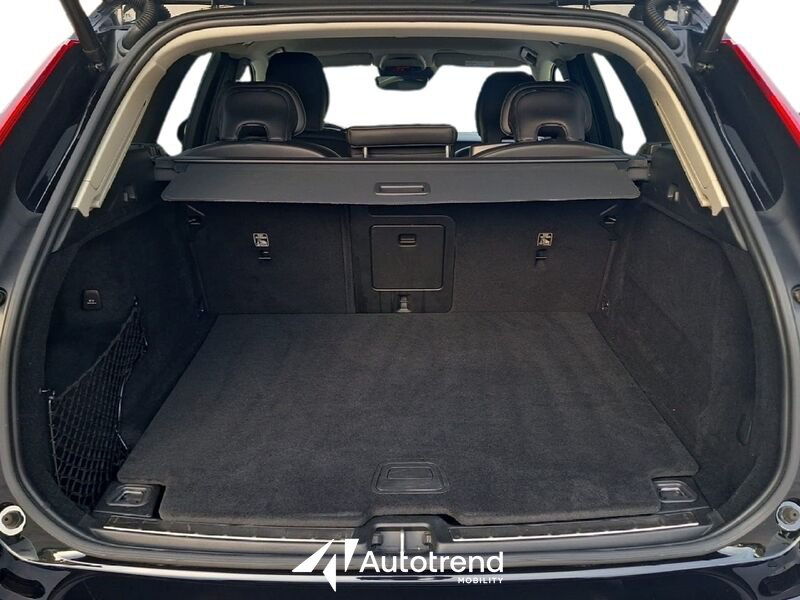 Volvo XC60  B4 197+14 CV AWD Mild Hybrid Diesel Automatico Momentum Pro