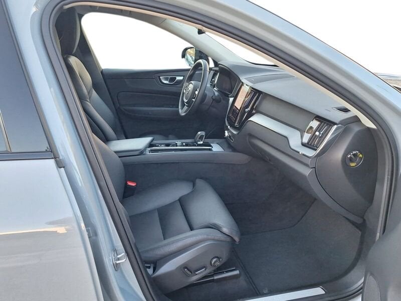 Volvo XC60  B4 197+14 CV Mild Hybrid Diesel Automatico Plus Dark N1 Autocarro