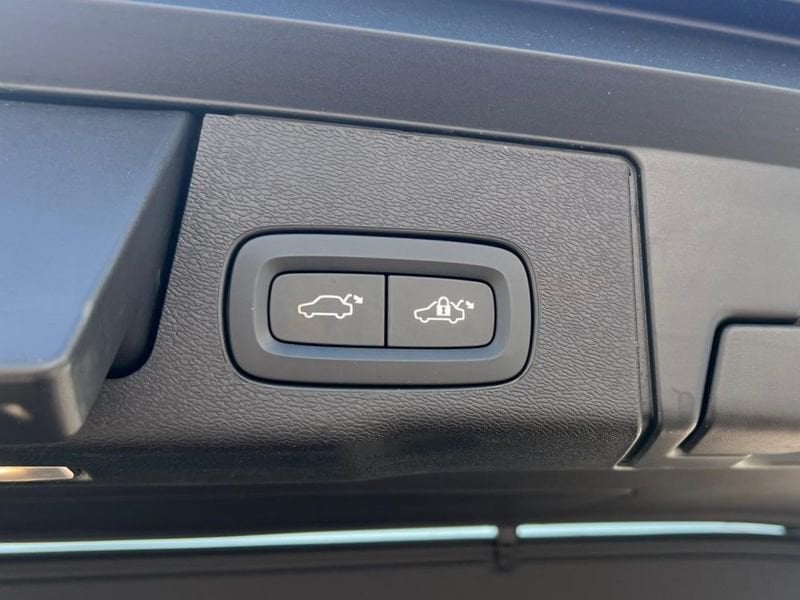 Volvo   T6 253+145 CV Plug-in hybrid AWD Automatico Ultra Black Edition