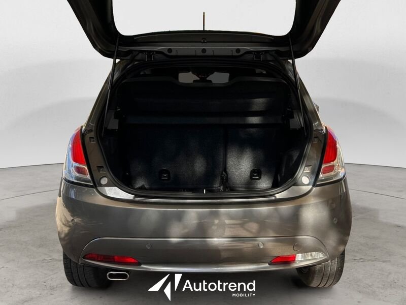 Lancia Ypsilon  1.0 FirefFly 70 CV Hybrid Oro S&S