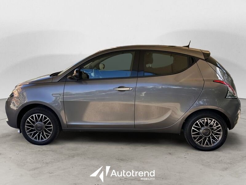 Lancia Ypsilon  1.0 FirefFly 70 CV Hybrid Oro S&S