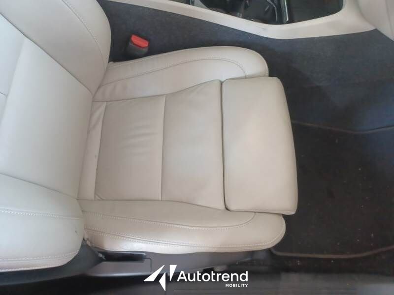 Volvo   T4 129+82 CV Recharge Plug-In Hybrid Plus Dark N1 Autocarro