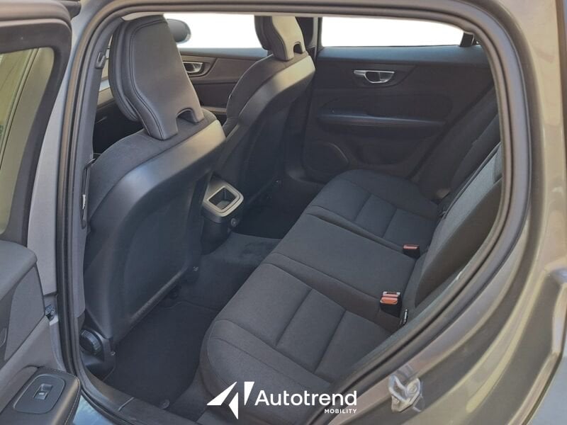 Volvo V60  B4 197+14 CV Mild Hybrid Diesel Automatica Momentum Business
