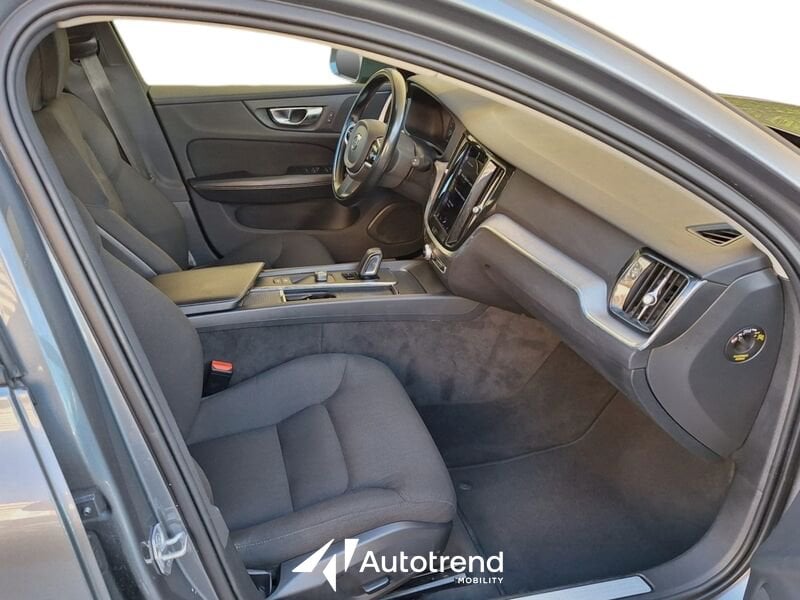 Volvo V60  B4 197+14 CV Mild Hybrid Diesel Automatica Momentum Business