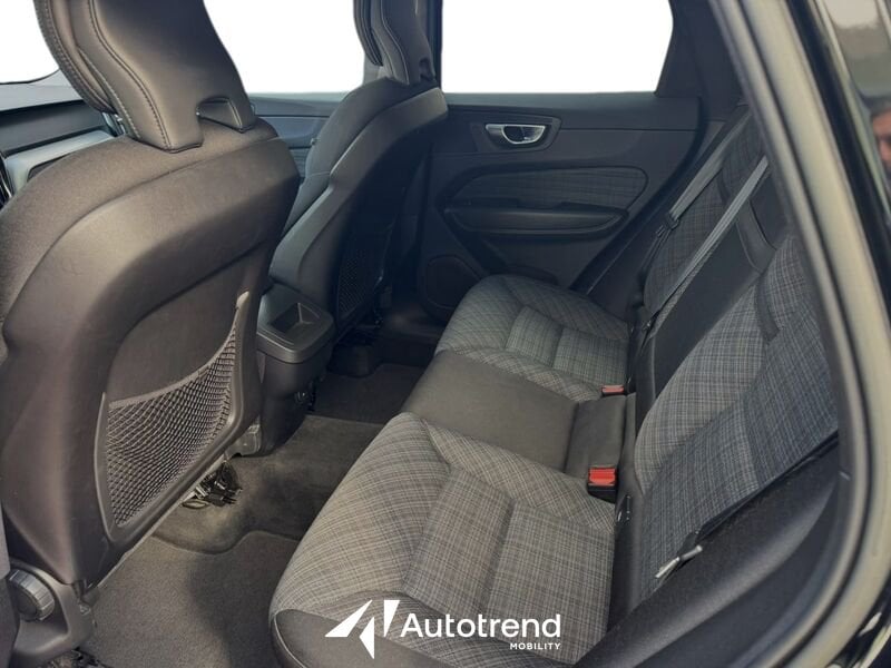 Volvo XC60  B4 179+14 CV Mild Hybrid Diesel Automatica Core
